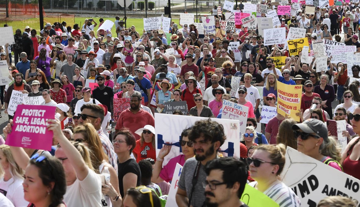 آلاف تظاهروا في ألاباما رفضاً لقرار متشدّد بشأن الإجهاض
