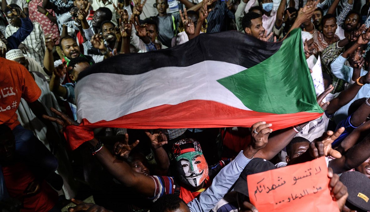 السودان: الخلاف بين المحتجين والعسكريّين مستمرّ على رئاسة المجلس السيادي