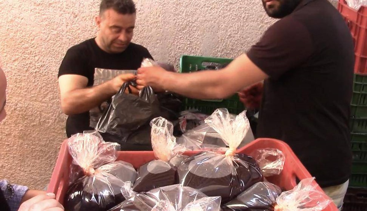 كوب "خرنوب" مُثلِّج يقهر ظمأ الحر في رمضان