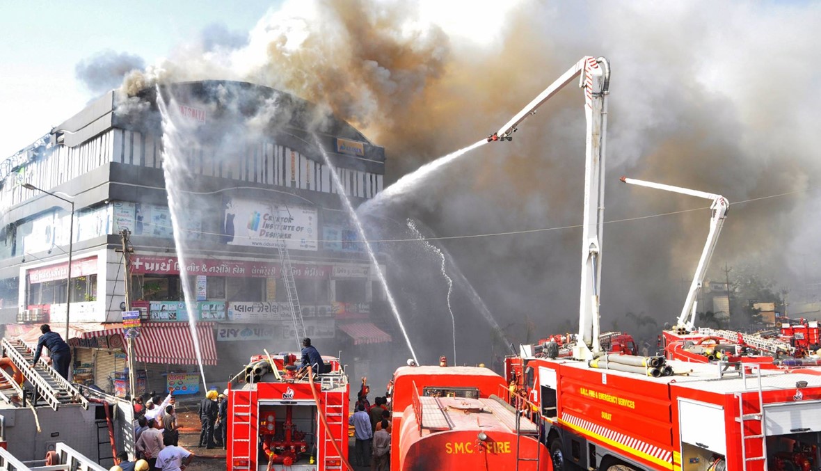 مصرع 19 طالباً على الأقلّ جراء حريق في الهند... "صيحات رعب وقفز من الطوابق"