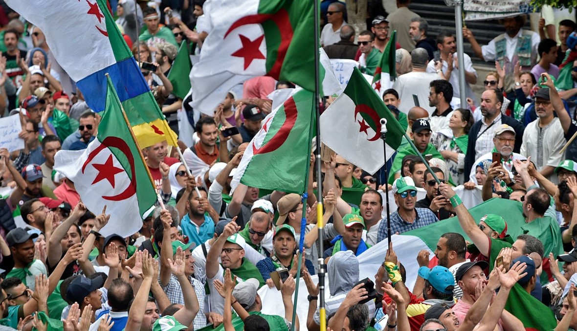 معلومات متناقضة تترافق مع إقفال باب الترشيحات للانتخابات الرئاسية في الجزائر