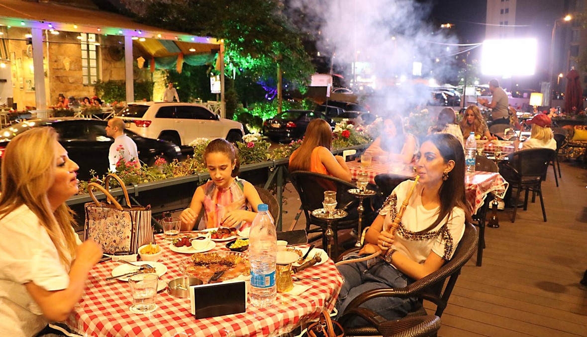 بالصور- سهرات رمضان في مقاهي بيروت تجمع العائلة والأصدقاء