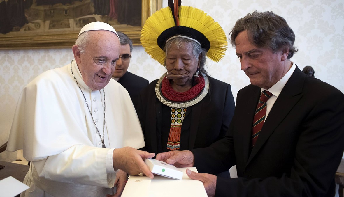 البابا فرنسيس يلتقي في الفاتيكان الزعيم القبلي راوني من الأمازون
