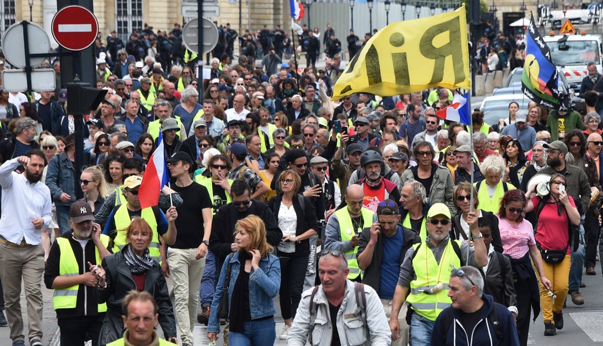 فرنسا: محتجّون من "السترات الصفر" تظاهروا أمام مستوع لـ"أمازون"