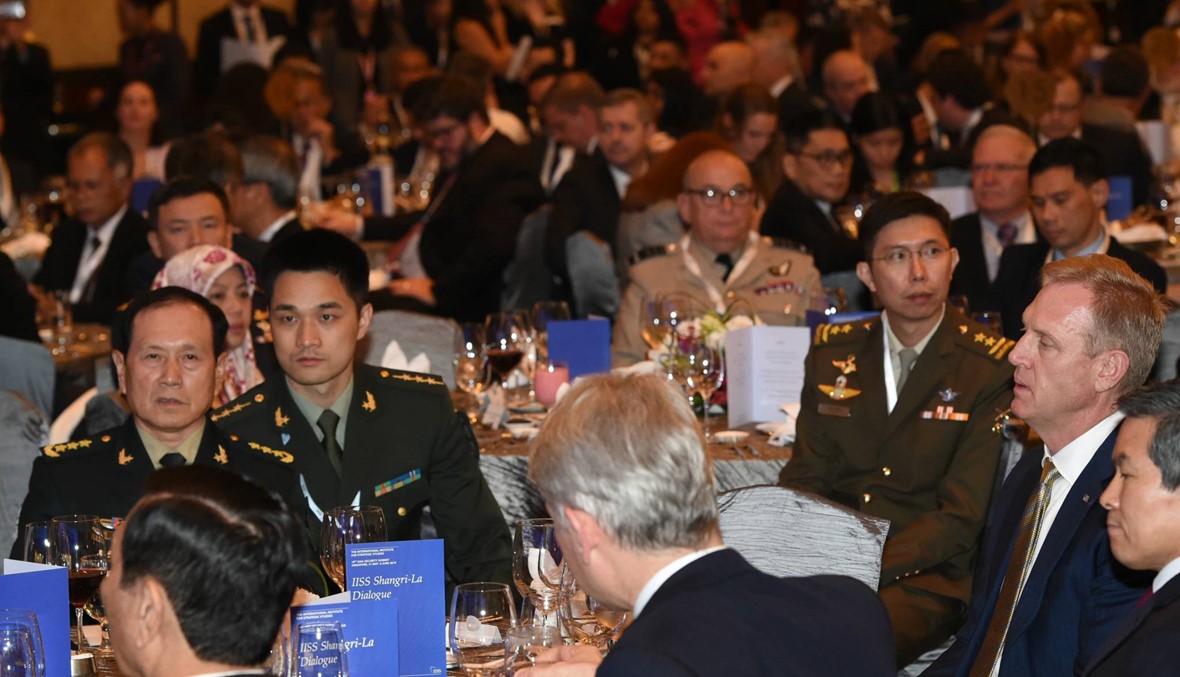 وزيرا الدفاع الأميركي والصيني التقيا في سنغافورة: 20 دقيقة للبحث في "تحسين التعاون"