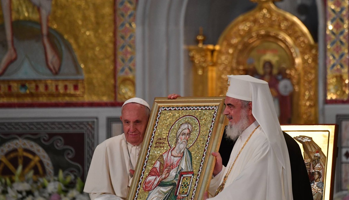 فيديو وصور- آلاف استقبلوا البابا فرنسيس في بوخارست: تحيّة إلى "تضحيات" الرومانيّين
