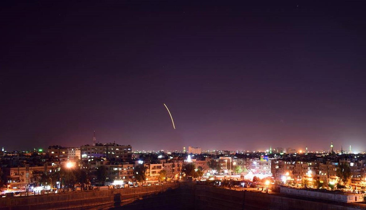 المرصد: 10 قتلى، بينهم 7 غير سوريين في ضربات إسرائيلية