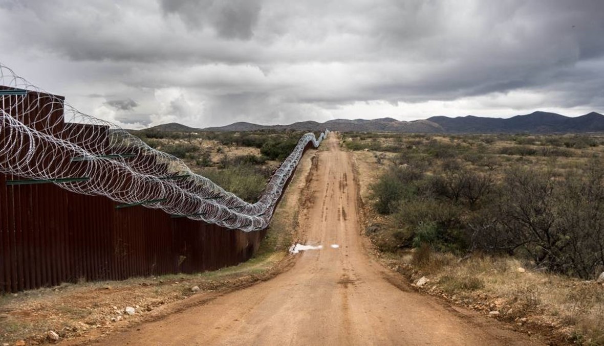 عبرت الحدود المكسيكية-الأميركيّة سيراً على الأقدام بعد ساعاتٍ من تخرّجها...لماذا؟