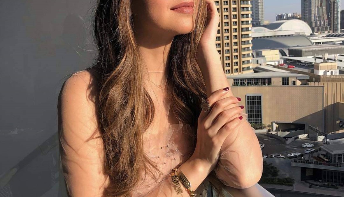 فاليري أبو شقرا ورومنسية متجددة في حفل خطوبتها (صور وفيديو)