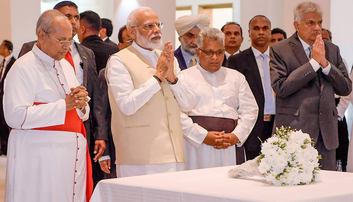 "الهند متضامنة مع سري لانكا": مودي التقى سيريسينا في كولومبو، وزار كنيسة