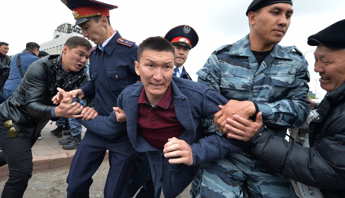 أوّل انتخابات رئاسيّة في كازاخستان: الشرطة توقف مئات المتظاهرين المعارضين
