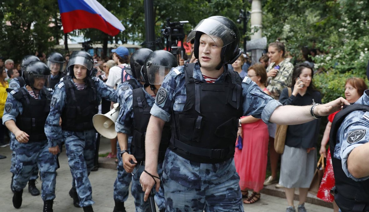 "مسيرة غير مرخّصة"... توقيف نحو 200 شخص داعمين للصحافي غولونوف في موسكو