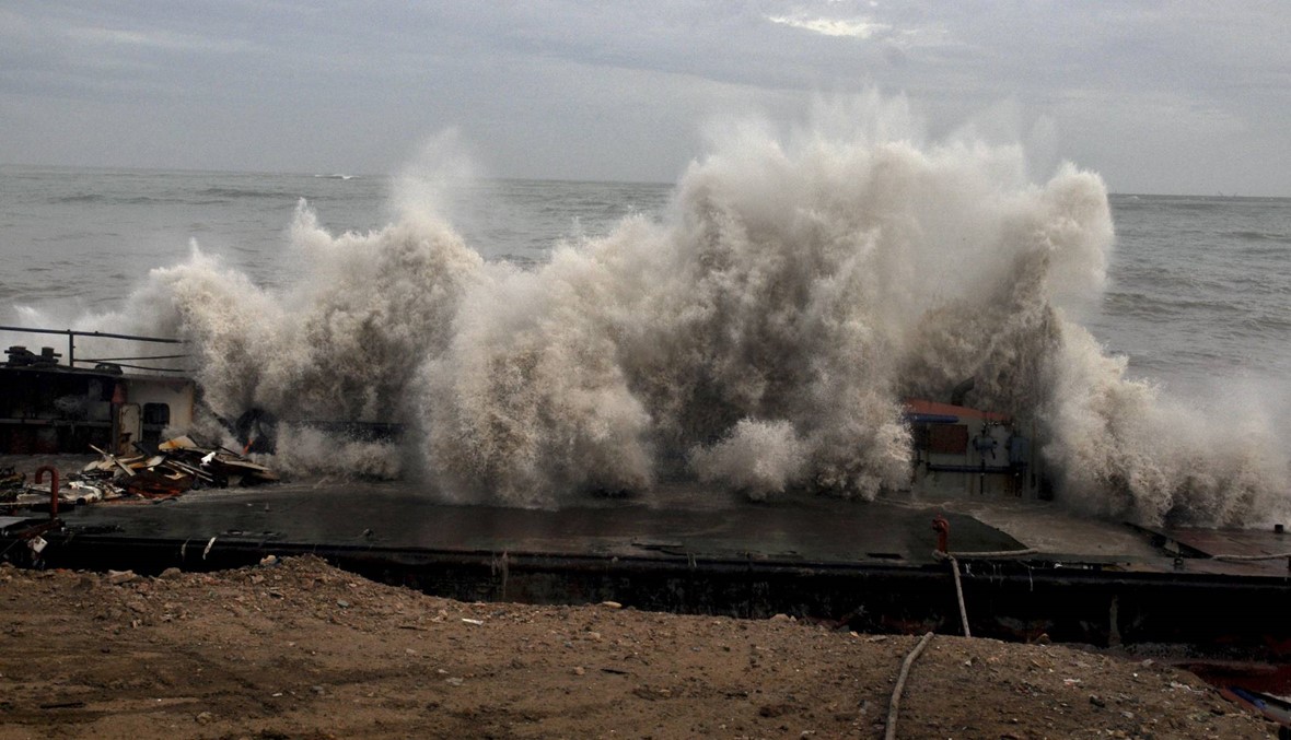 سرعة الرياح 180 كلم في الساعة... الإعصار "فايو" يشتد مع اقترابه من الهند
