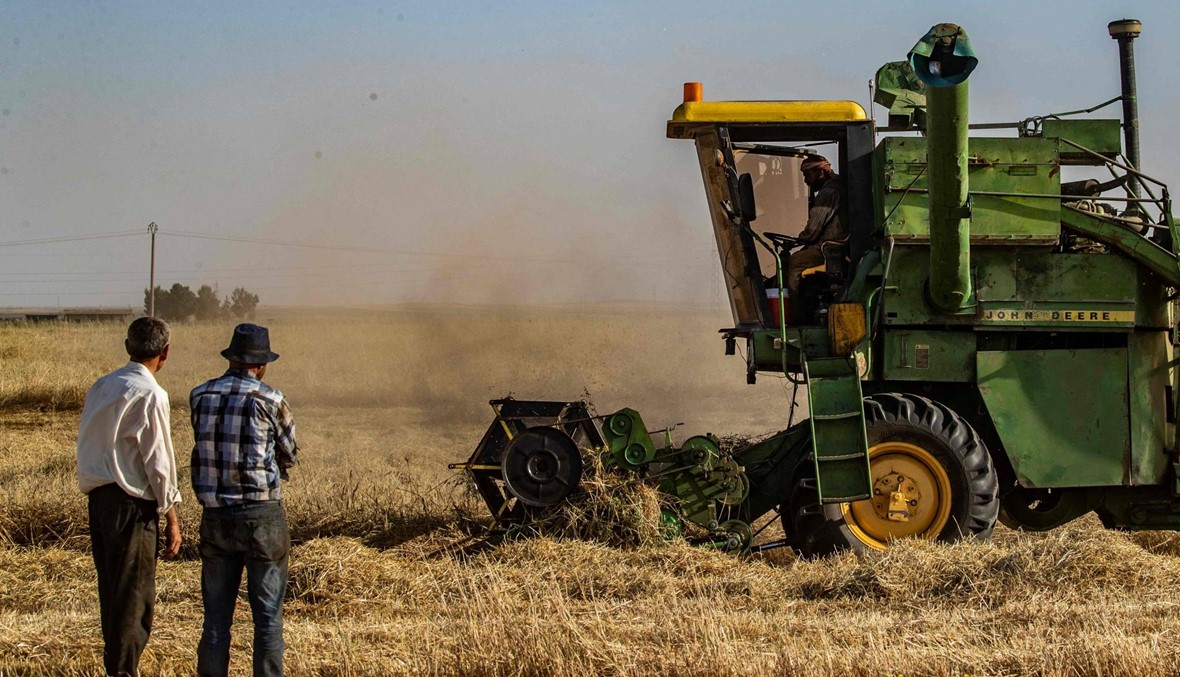 إسرائيل قصفت تلاً قرب الجولان الأكراد يمنعون القمح عن مناطق النظام