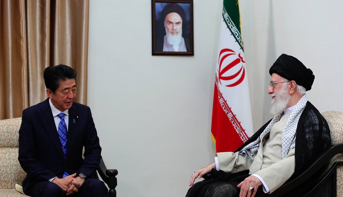 أوّل لقاء بين خامنئي ورئيس الوزراء الياباني آبي في إيران... ترامب أهلاً لتبادل الرسائل
