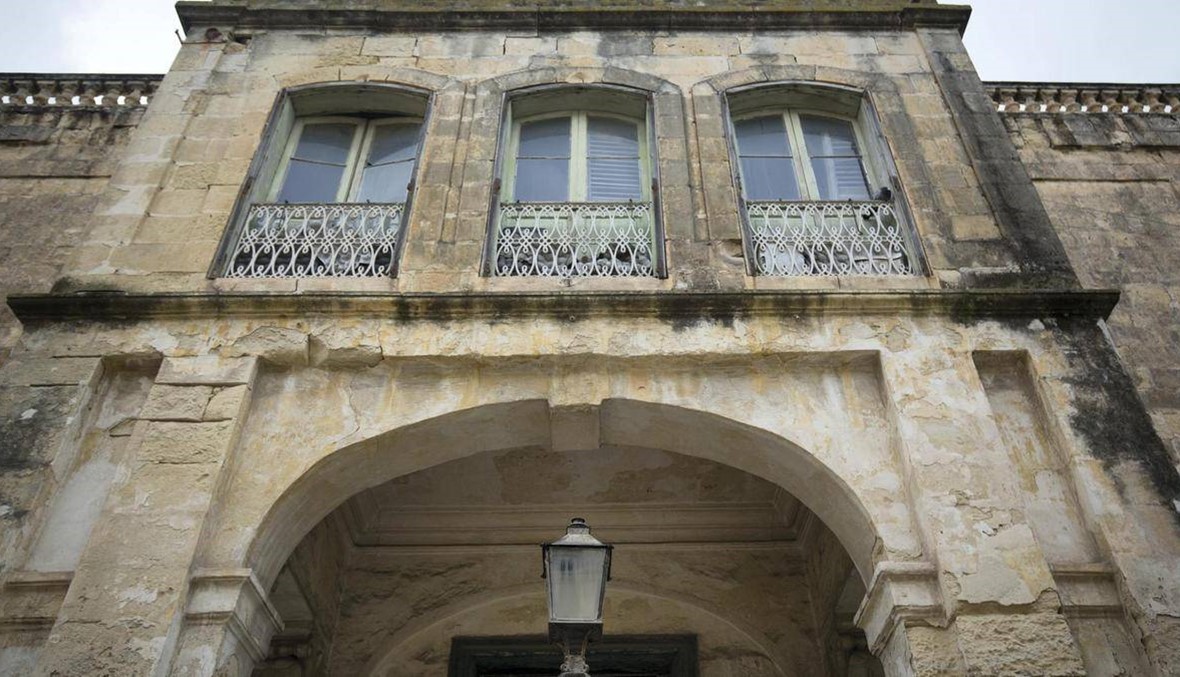 يمكنك الآن شراء أوّل منزل للملكة إليزابيت والأمير فيليب في مالطا!