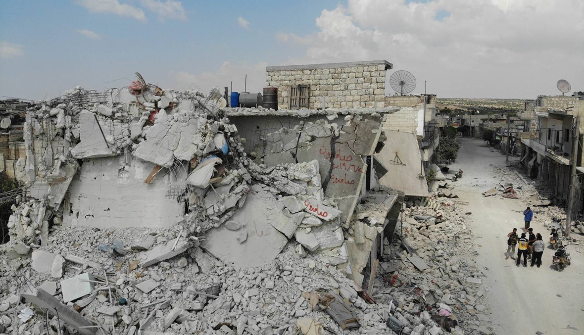 المرصد السوري: 35 قتيلاً في قصف جوي ومعارك بشمال غرب سوريا