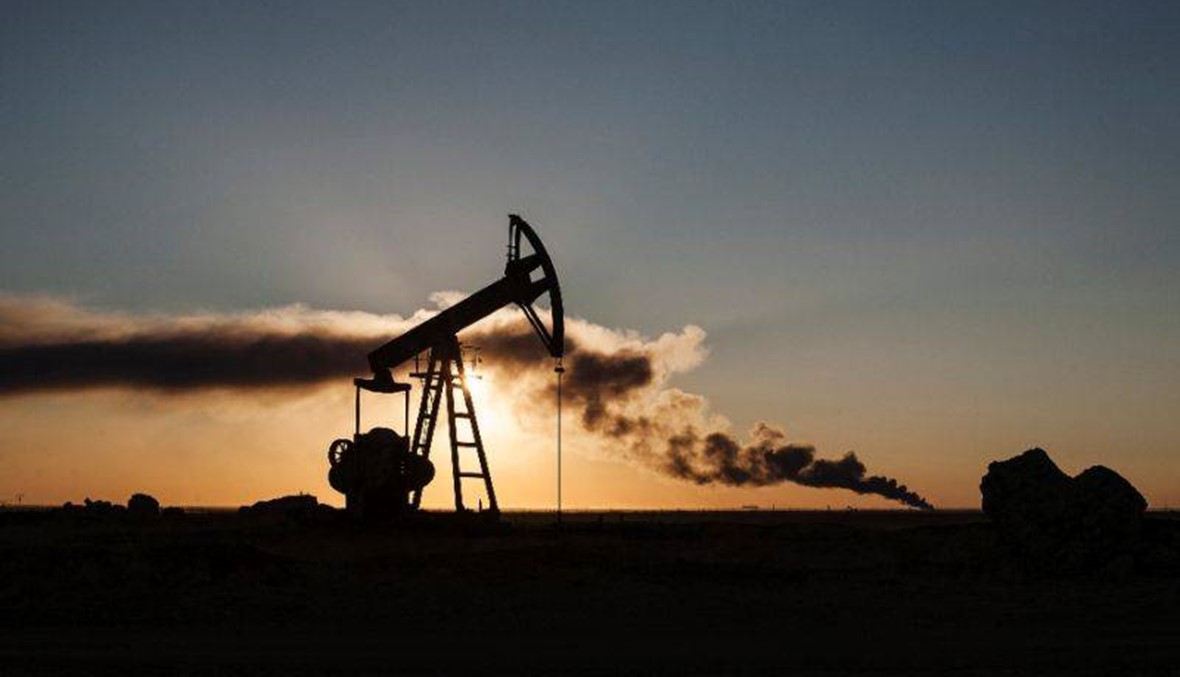 النفط ينهي الأسبوع على انخفاض بفعل مخاوف بشأن الطلب