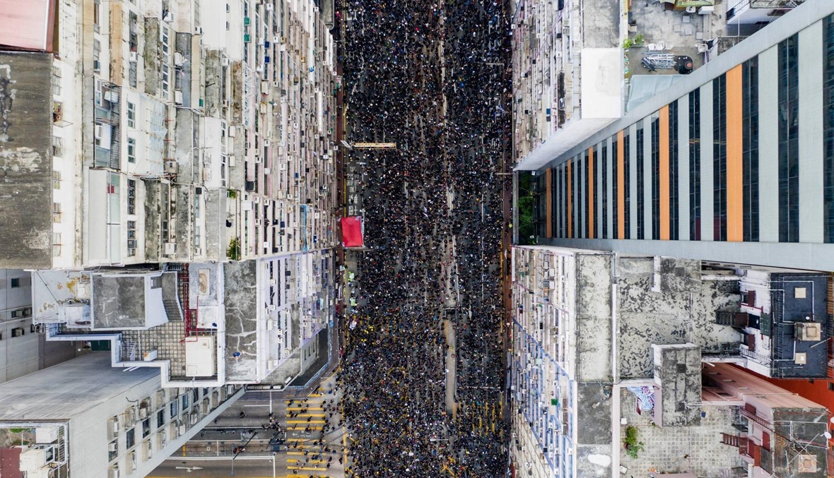 آلاف تظاهروا في هونغ كونغ: رئيسة السلطة التنفيذيّة "تقدّم اعتذاراتها إلى المواطنين"
