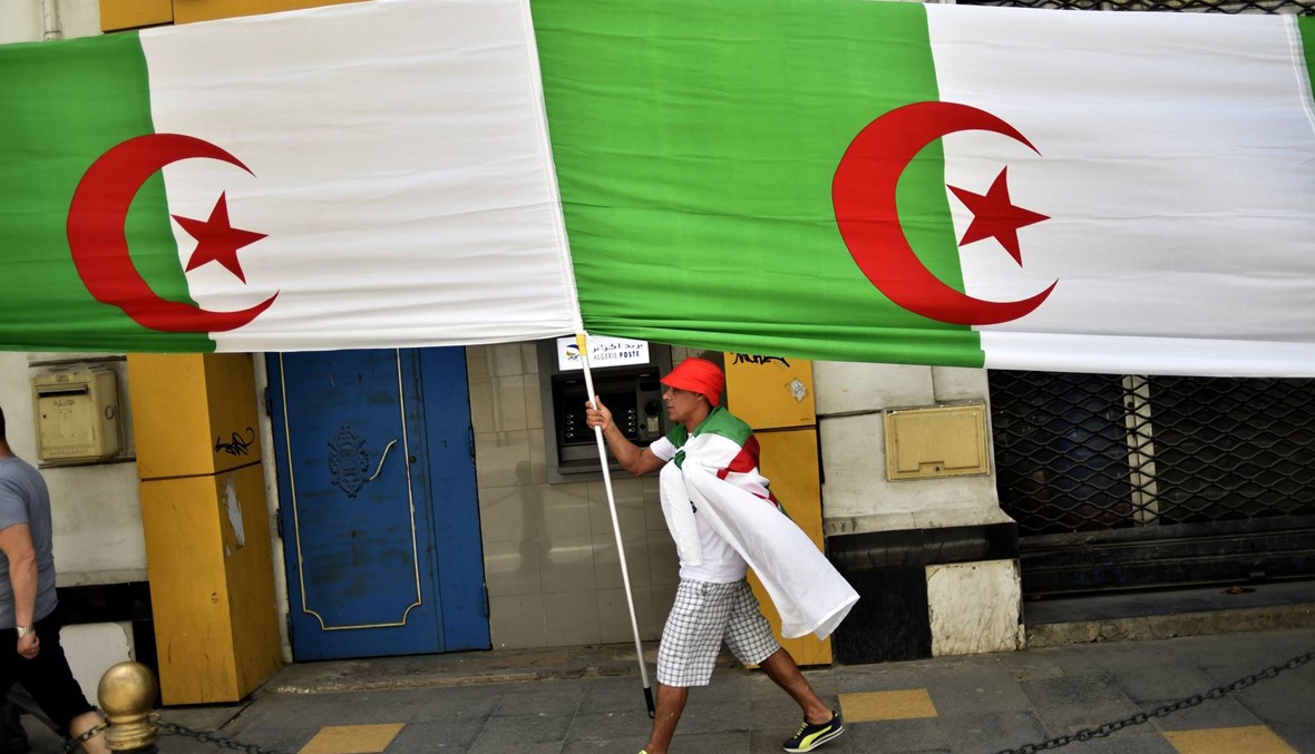المحكمة العليا بالجزائر تأمر بوضع وزيرين سابقين تحت الرقابة القضائية