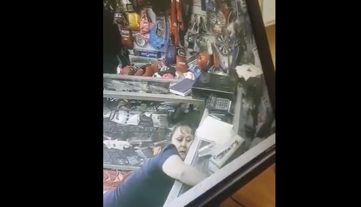 "تعرّض امرأة للضرب على رأسها بعصا في أحد المحال"... وقوى الأمن توضح (فيديو)