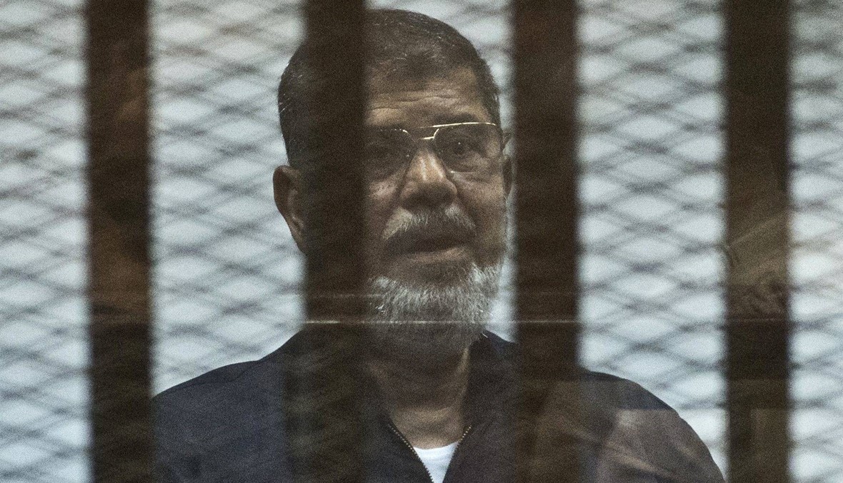 النيابة العامة المصرية: مرسي سقط أرضاً مغشياً عليه داخل القفص