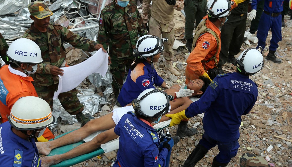 انهيار مبنى في كمبوديا: 28 قتيلاً، وإنقاذ شخصين بأعجوبة