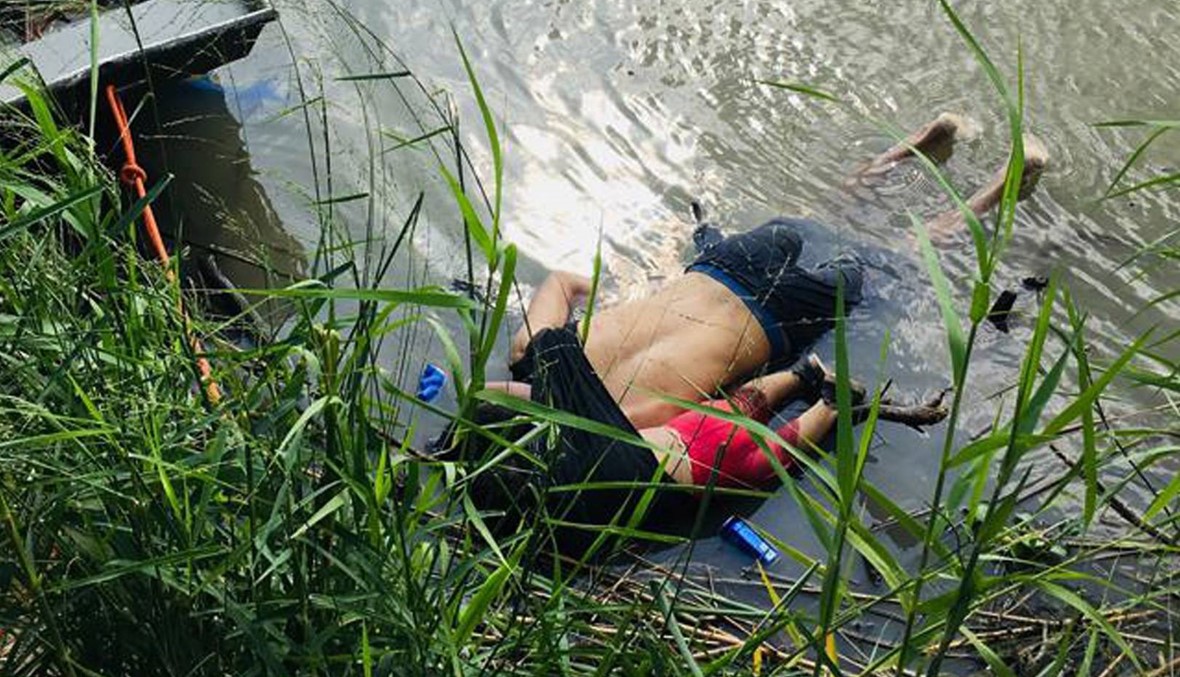 من المكسيك إلى أميركا... صور مهاجر سلفادوري وطفلته لقيا مصرعهما غرقاً تثير الغضب