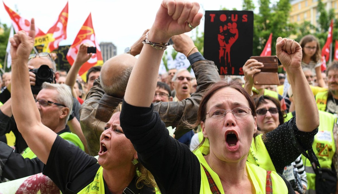 آلاف المحتجين من "السترات الصفراء" تحدوا الحر وتظاهروا في فرنسا