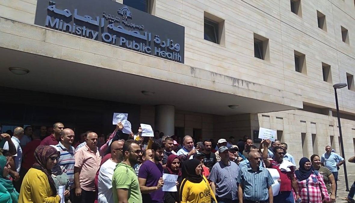 اعتصام لموظفي المستشفيات الحكومية أمام "الصحة"... جبق نفى التقاعس