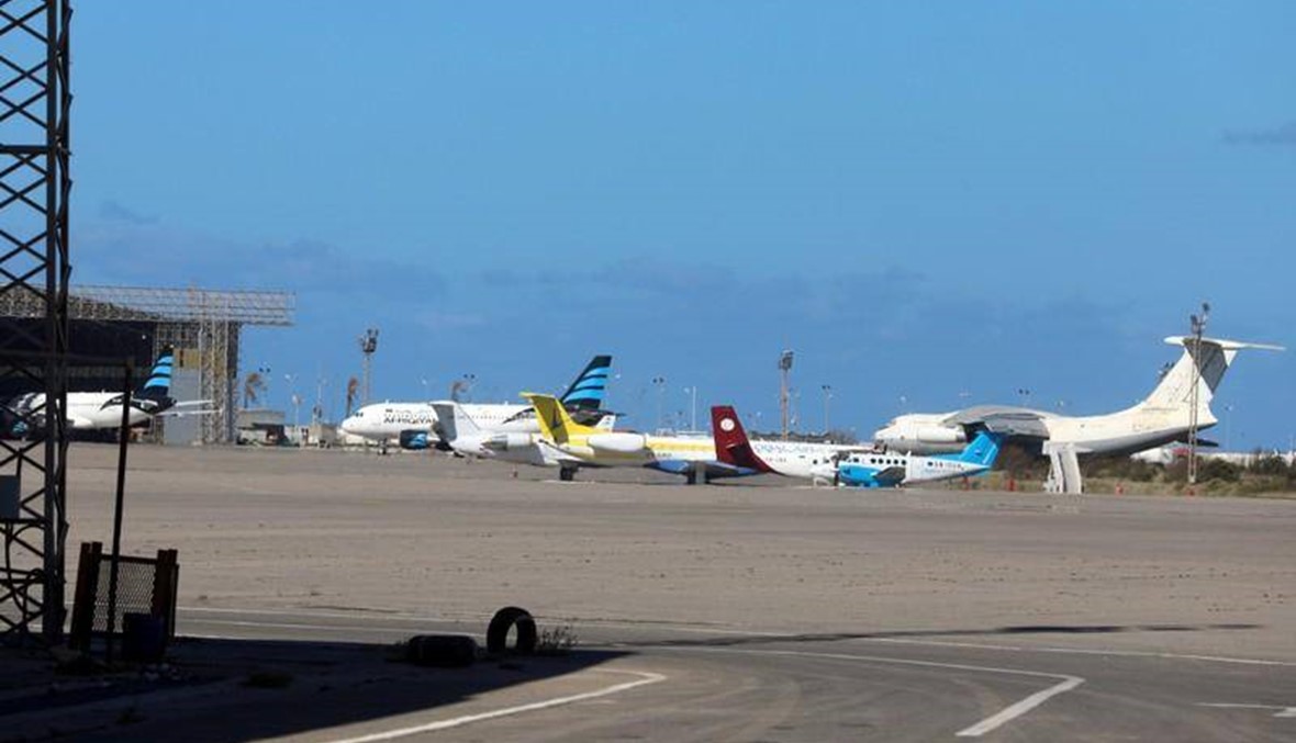 وقف الملاحة الجوية في مطار معيتيقة بطرابلس نتيجة قصف جوي لقوات حفتر