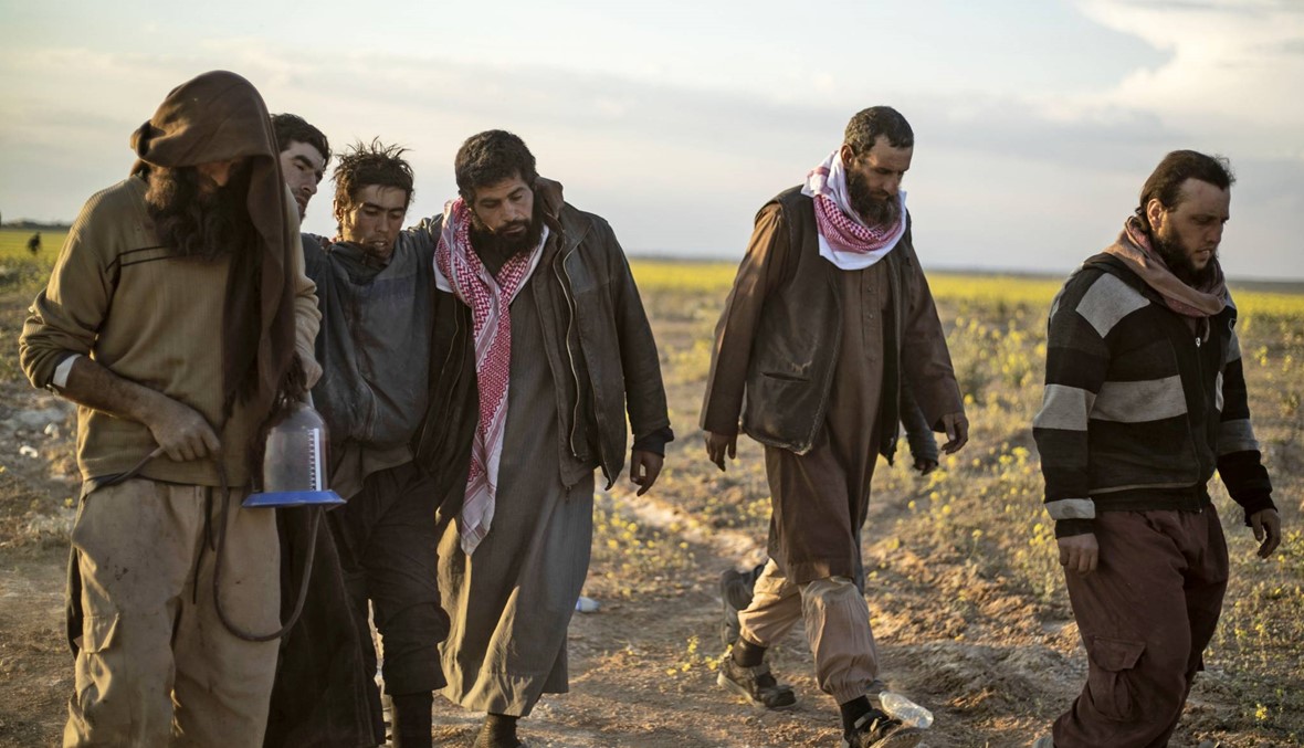 أنقرة توقف 3 فرنسيّات للاشتباه في ارتباطهن بـ"داعش": كان معهن 9 أطفال