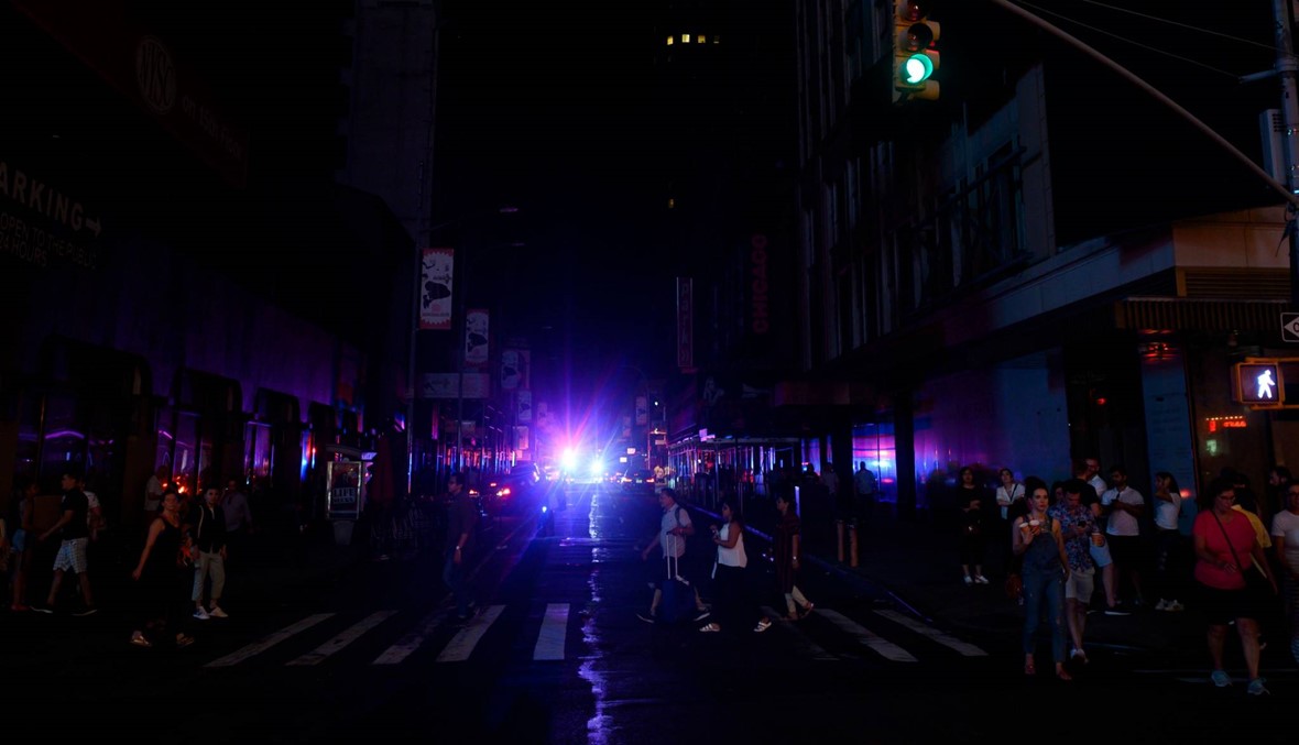 انقطاع كهربائي في نيويورك وساحة تايمز سكوير تغرق بالظلام