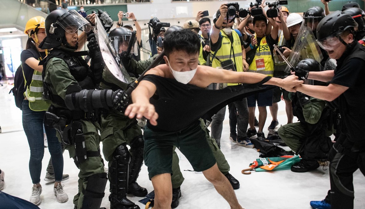 هونغ كونغ: رئيسة الحكومة كاري لام تندّد بـ"مثيري الشغب" بعد صدامات شا تين