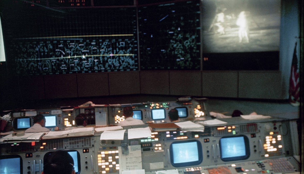 "خدعة سينمائية" وتشكيك... "أبولو 11": منعطف كبير في تاريخ "الأخبار الكاذبة"