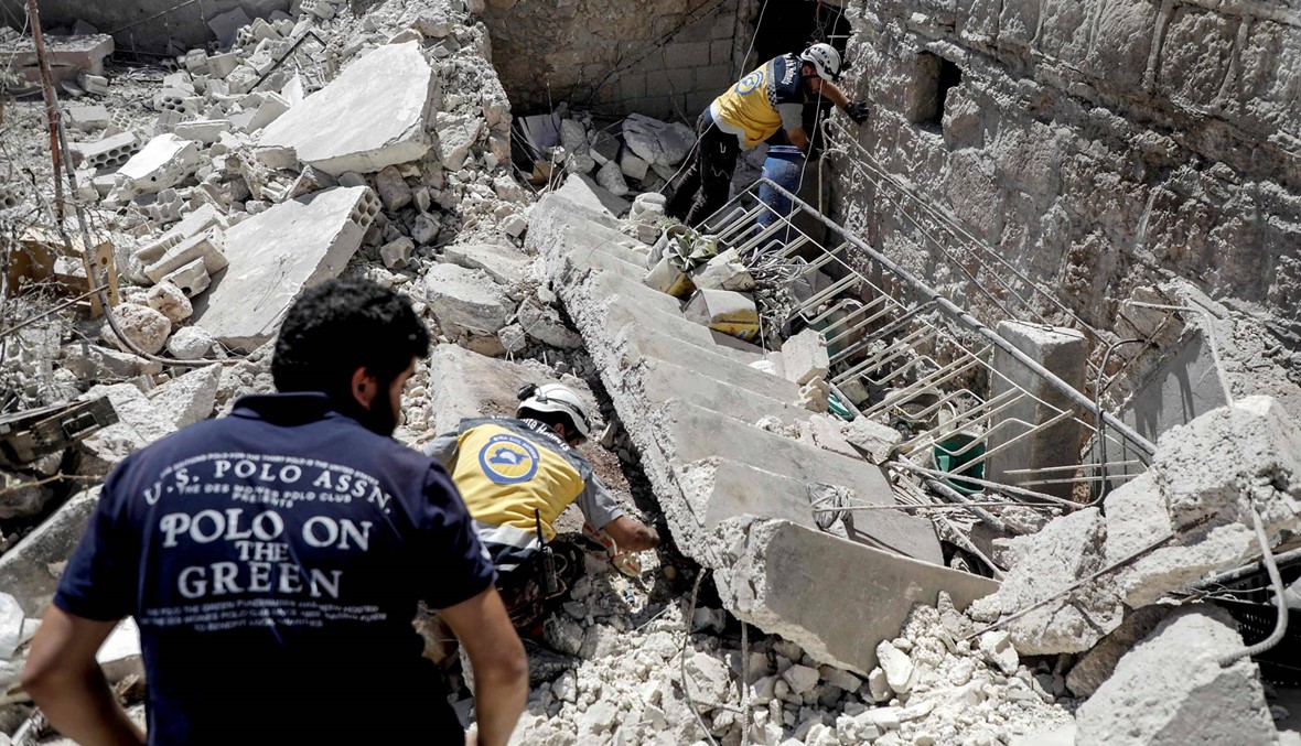 مقتل مواطن صحافي وعشرة مدنيين آخرين في غارات على إدلب