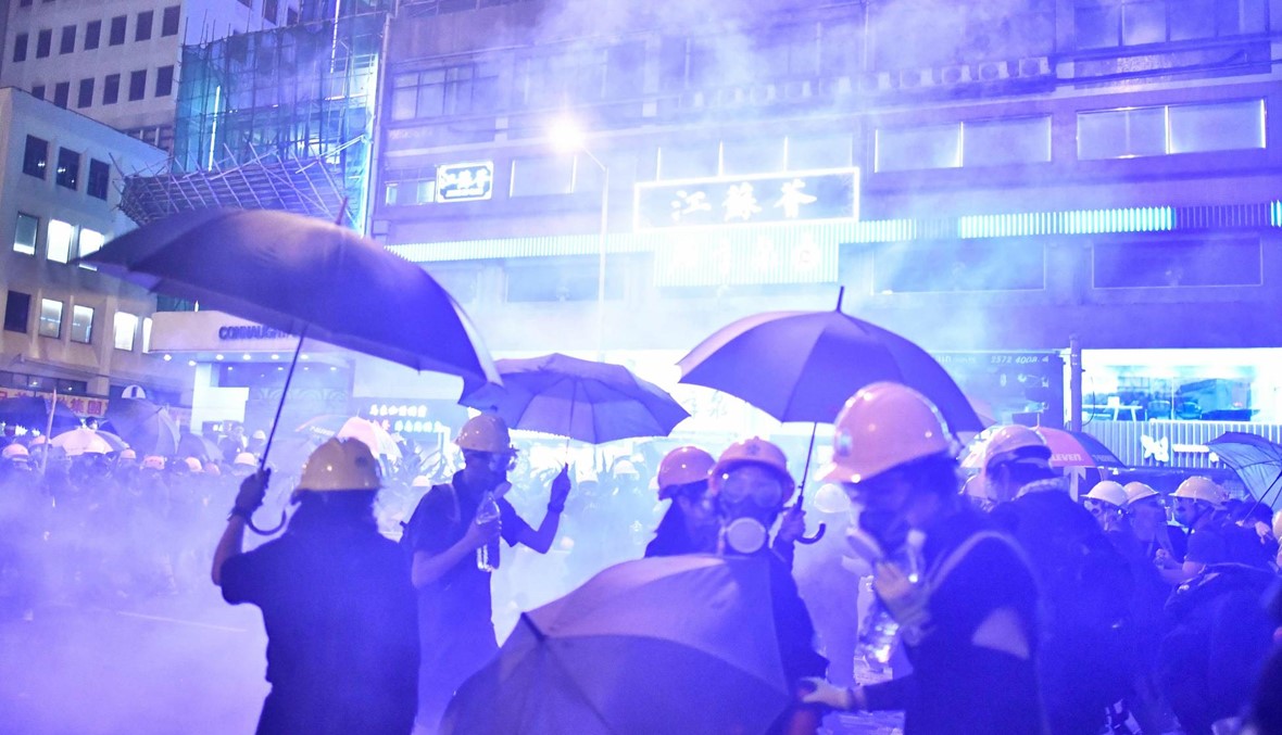 بالصور- غاز مسيل للدموع في هونغ كونغ: المتظاهرون تجمّعوا مجدّدًا في تحدٍّ للسلطات