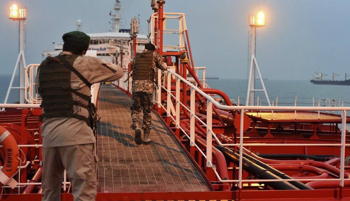 إيران تنشر مقطع فيديو... تحذير لسفينة حربية بريطانية خلال احتجاز الناقلة
