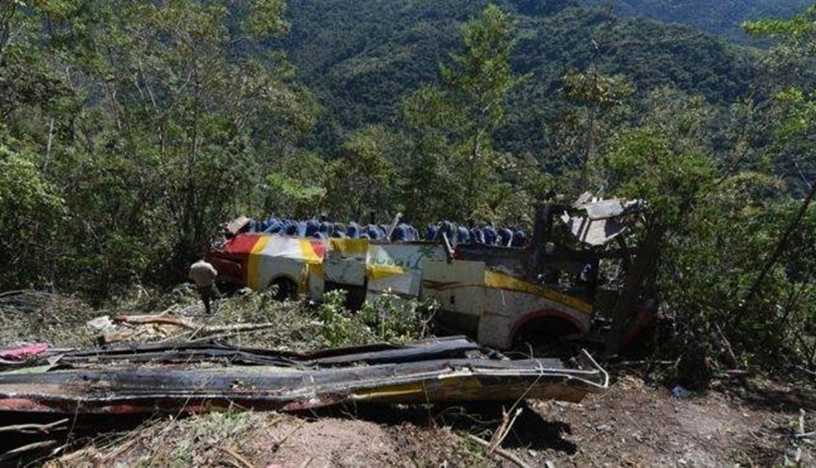14 قتيلاً في حادث سقوط حافلة تنقل أطباء في وادٍ ببوليفيا