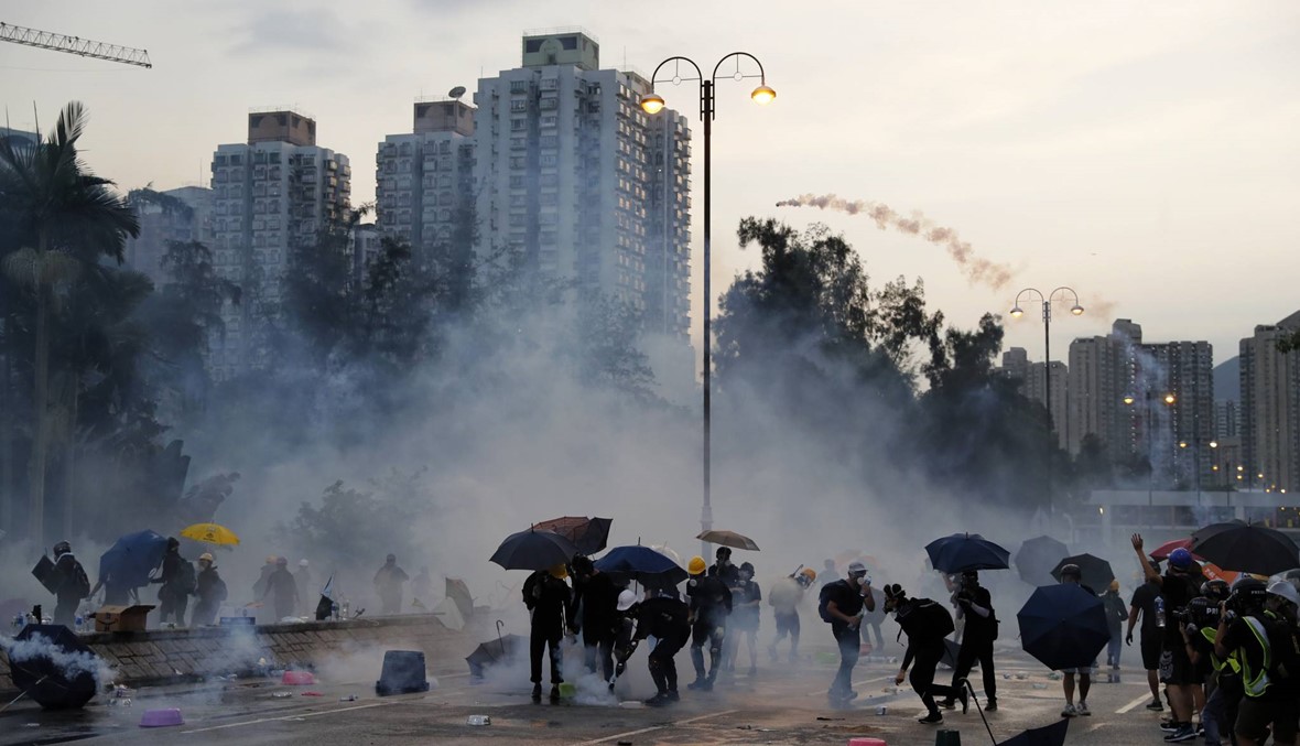 مسؤول صيني كبير يحذّر متظاهري هونغ كونغ: "من يلعب بالنار تحرقه"