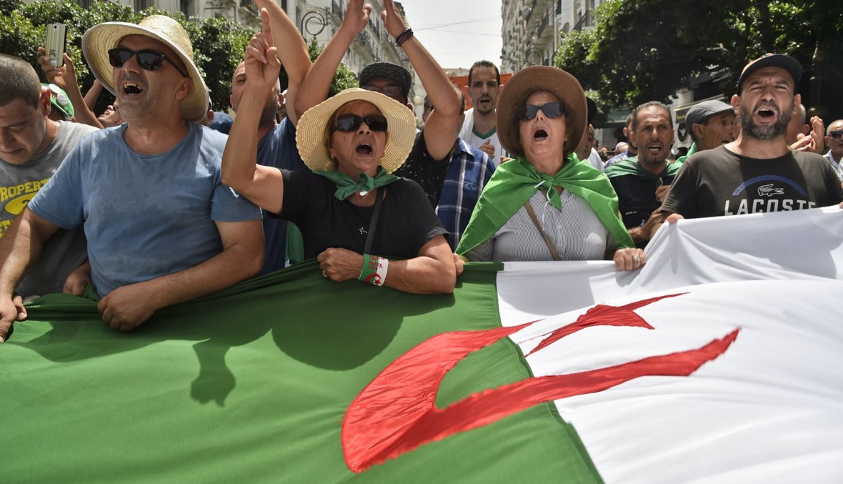 الجزائريّون يتظاهرون للأسبوع الـ25: "العصيان المدني آت"