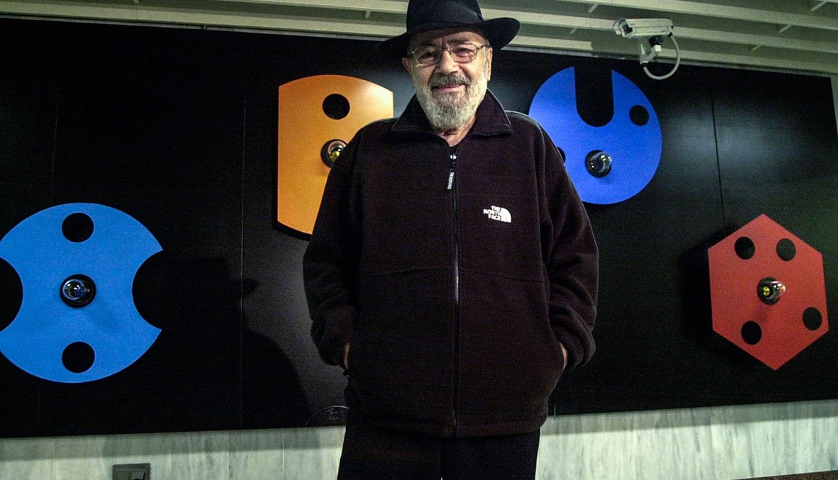 بأسى كبير أُعلن فقدانه... رحيل النحات اليوناني تاكيس رائد الفنّ الحركيّ