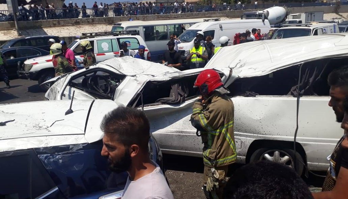 6 جرحى بحادث سير مروع على أوتوستراد الأسد (فيديو)