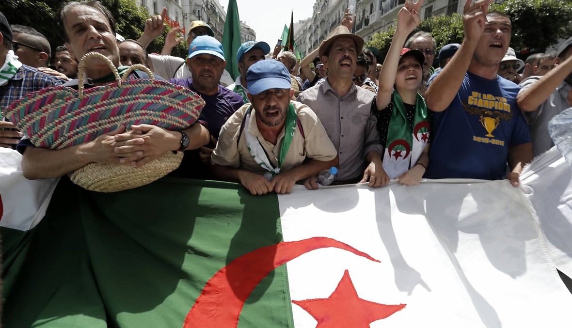 تظاهرات طالبية للأسبوع الـ25 رغم العطلة... "الجزائر حرّة وديموقراطية"