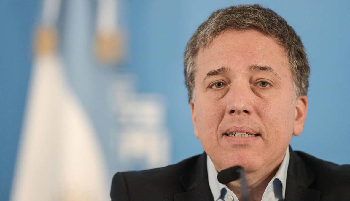 نهاية أسبوع كارثي... وزير المال الأرجنتيني يستقيل
