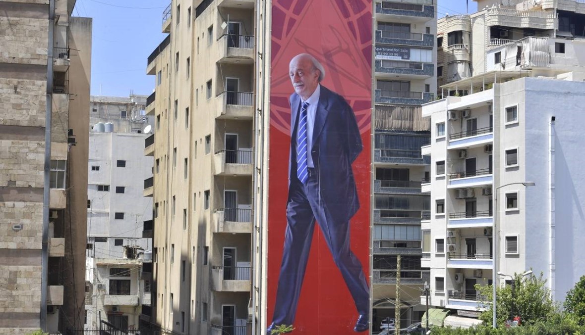صور لجنبلاط في بيروت بعد المصالحة