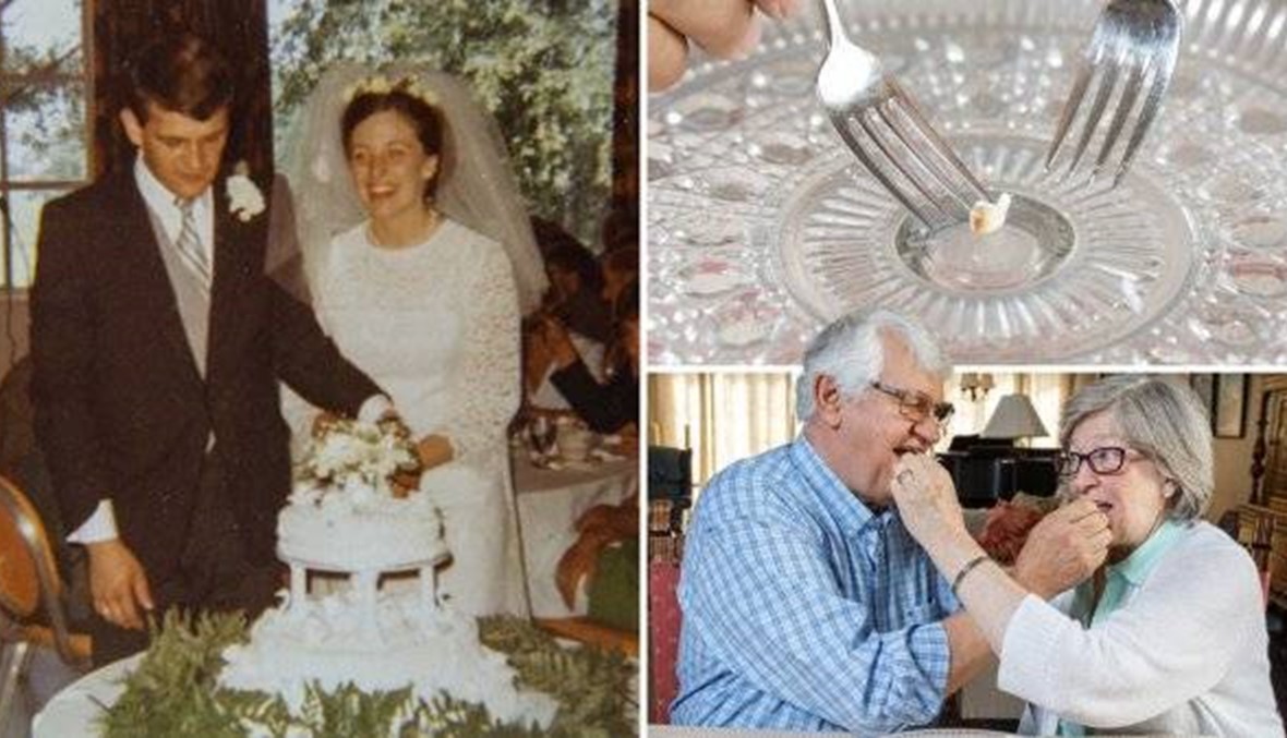 يتناولان قطعة من كعكة زفافهما المثلّجة منذ 49 سنة في ذكرى زواجهما