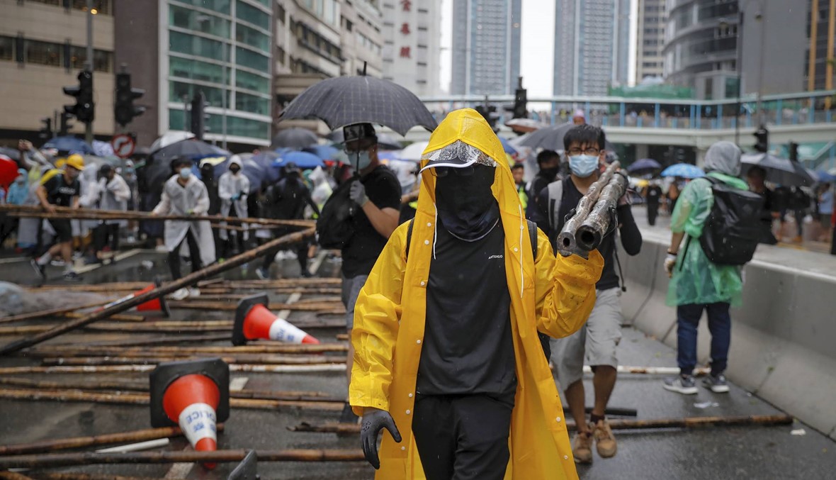 هونغ كونغ تتحضر لمسيرات جديدة بعد ليلة من الاشتباكات