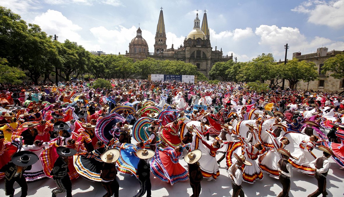 المكسيك تحتضن أكبر رقصة فولكلوريّة في العالم