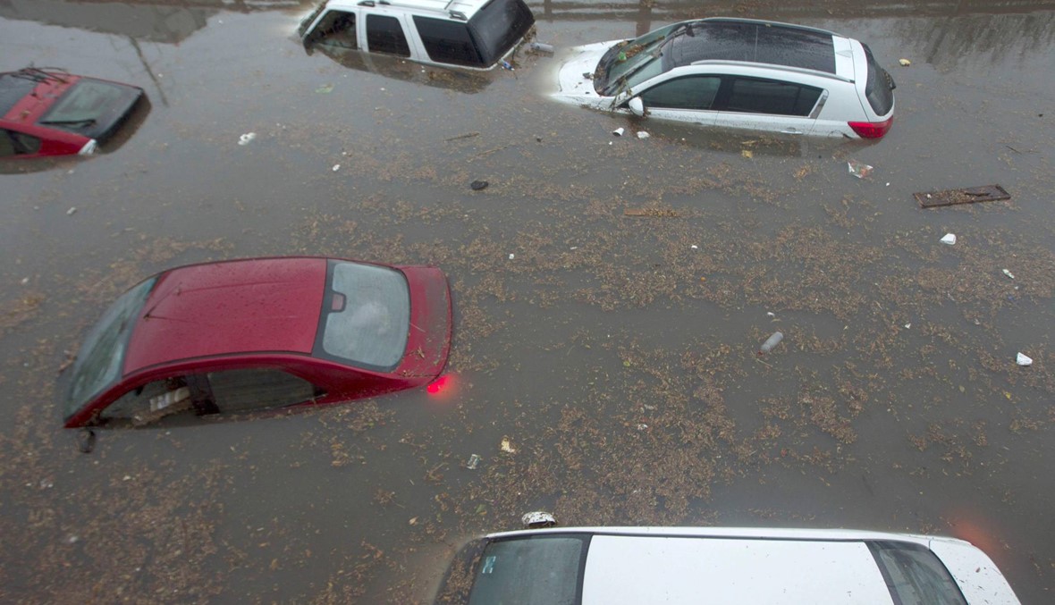 فيضانات في مدريد وضواحيها: شوارع تحولت إلى أنهر تجرف سيارات